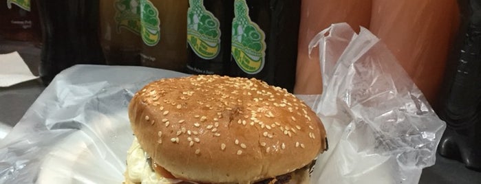 Hamburguesas Mc Panchos is one of Locais salvos de Felipe.