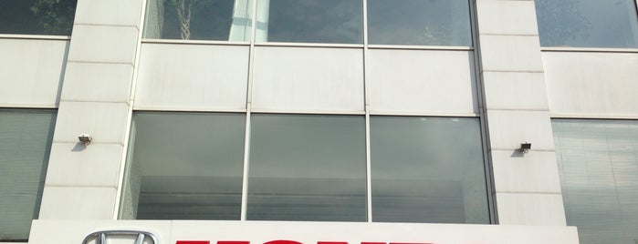 Honda Efe is one of Lugares favoritos de Mehmet.