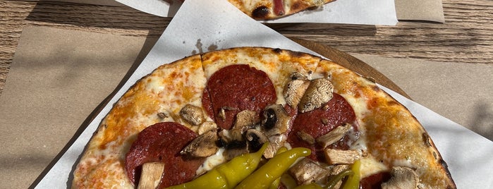 Pizza Locale is one of Yemek 2.