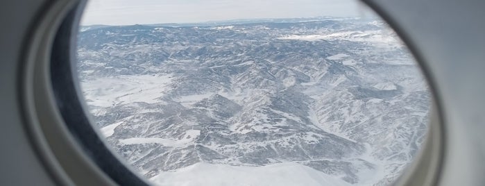 Yampa Valley Regional Airport (HDN) is one of Erikさんのお気に入りスポット.