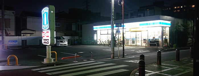 ローソン 足立東和四丁目店 is one of コンビニ.
