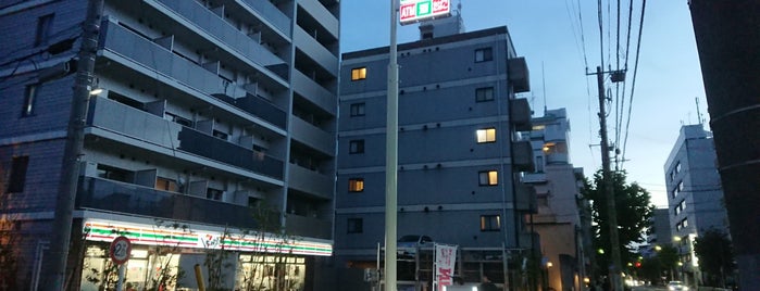 セブンイレブン 江東猿江1丁目店 is one of 都心の駐車場付コンビニ.