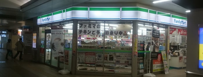 ファミリーマート JR千早駅店 is one of コンビニ5.