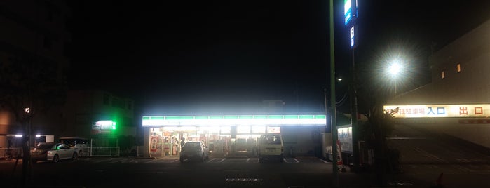 ファミリーマート 六町駅前店 is one of コンビニ.