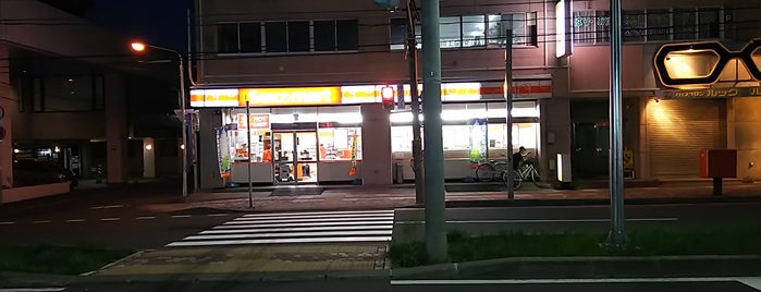 セイコーマート 平岸3条店 is one of norikof : понравившиеся места.