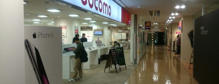 ドコモショップ 枚方市駅前ビオルネ店 is one of 充電設備のある携帯ショップ(docomo、au、softbank、WILLCOM、Emobile).