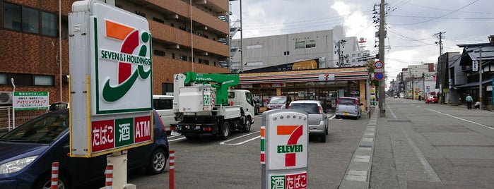 7-Eleven is one of Shin 님이 좋아한 장소.