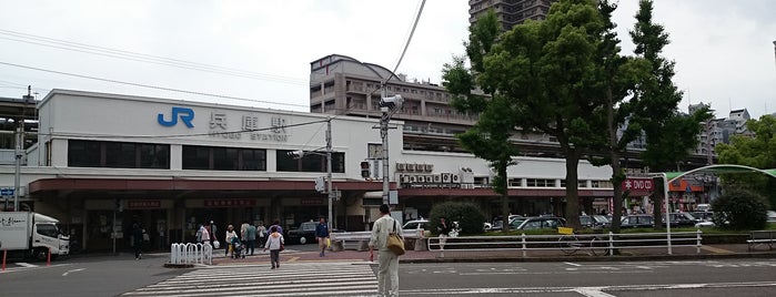 Hyōgo Station is one of 西日本の貨物取扱駅.