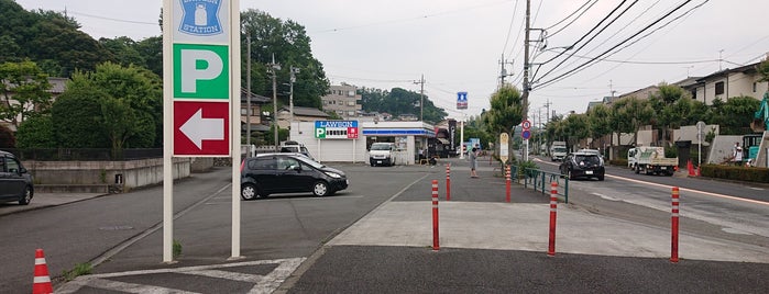 ローソン 町田金井町店 is one of コンビニ3.