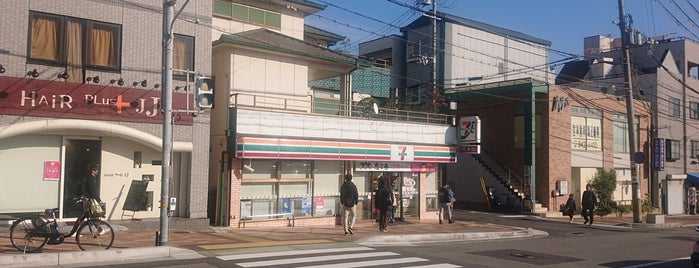 セブンイレブン 神戸新在家駅前店 is one of 兵庫県神戸市のコンビニ(2/4).