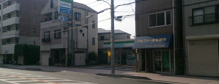 ファミリーマート 加味小戸店 is one of 兵庫県阪神地方北部のコンビニエンスストア.