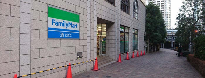 FamilyMart is one of Shiodome 汐留.