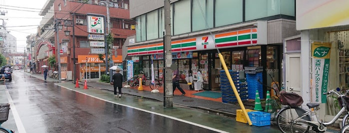 7-Eleven is one of お買い物.