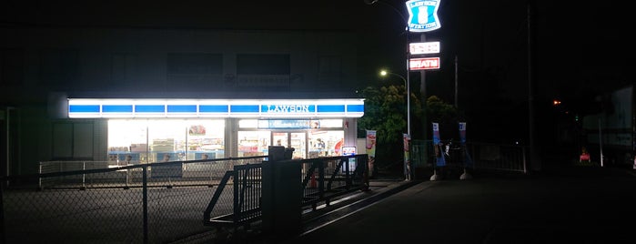 Lawson is one of コンビニ4.