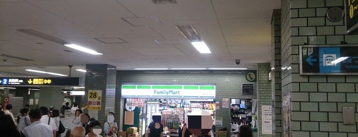 FamilyMart is one of エキファミ.