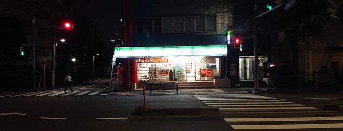 ファミリーマート 新宿新小川町店 is one of 渋谷、新宿コンビニ.