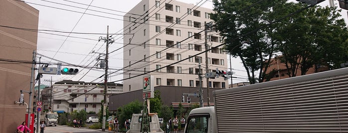 給田交差点 is one of 道路.