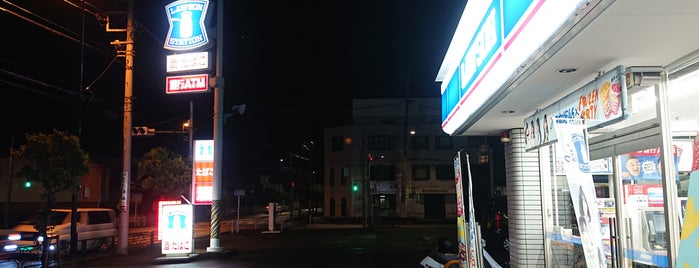 ローソン あきる野瀬戸岡店 is one of 東京近辺の駐車場付コンビニ2.