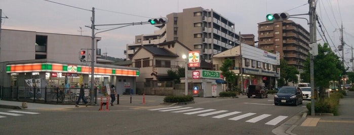 サンクス 売布東の町店 is one of 兵庫県阪神地方北部のコンビニエンスストア.