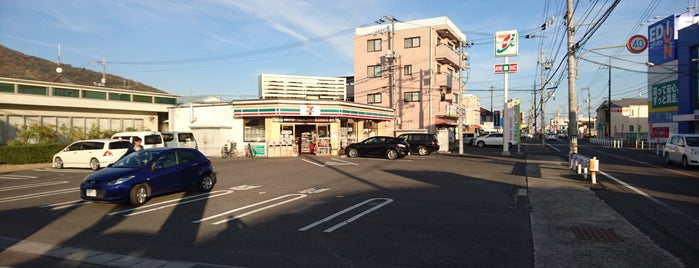 セブンイレブン 岡山可知5丁目店 is one of 岡山市コンビニ.