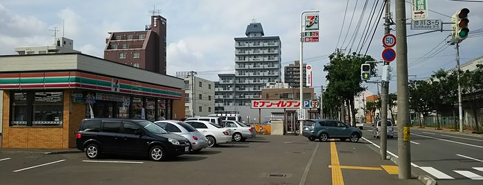 セブンイレブン 札幌澄川3条5丁目店 is one of コンビニ.