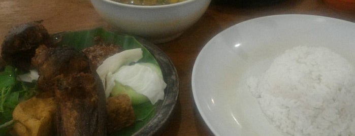 Soto Ayam ”Cak Sam” Suroboyo is one of Places You Must Visit When You are in Makassar.
