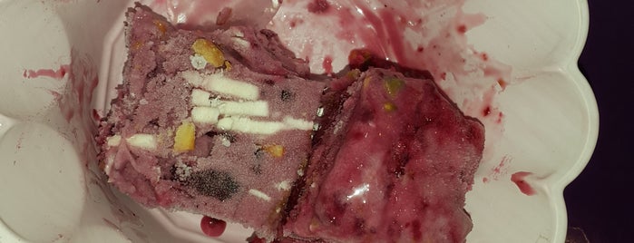 Ghadir & Ghader Ice Cream | بستنی غدیر و قادر is one of สถานที่ที่ H ถูกใจ.