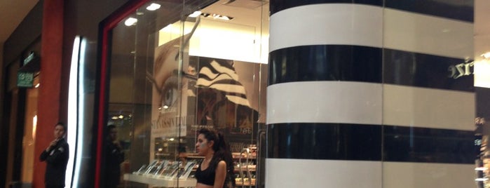 SEPHORA is one of Locais curtidos por Googliana.