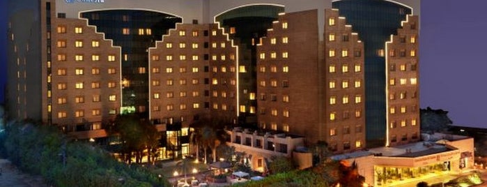 Sonesta Tower & Casino Cairo Hotel is one of Oteller.