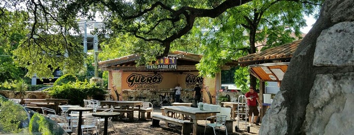 South Congress Shopping & Eating is one of Lugares favoritos de Christopher.