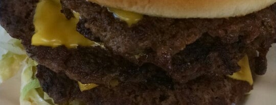 Hamburger King is one of Locais curtidos por Brett.