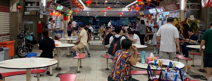 Redhill Market & Food Centre is one of Micheenli Guide: Singapore hawker centres at night.