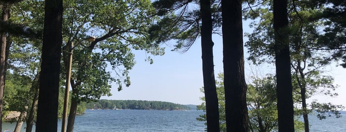 Charleston Lake is one of Lieux qui ont plu à Jenny.