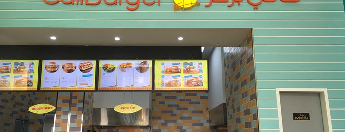 CaliBurger is one of Lugares favoritos de ­⠀Rahaf.