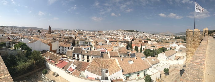 The castle of Antequera is one of สถานที่ที่ Yiyorum Ama Kilo Almıyorum ถูกใจ.