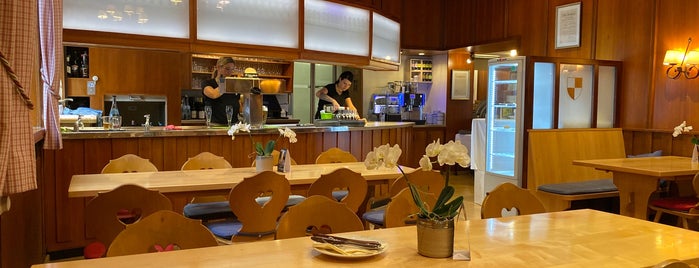 Café Restaurant Burg Hohenzollern is one of Esteve'nin Beğendiği Mekanlar.