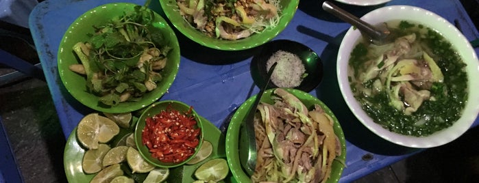 Phở Trộn Lãn Ông is one of Hanoi food.