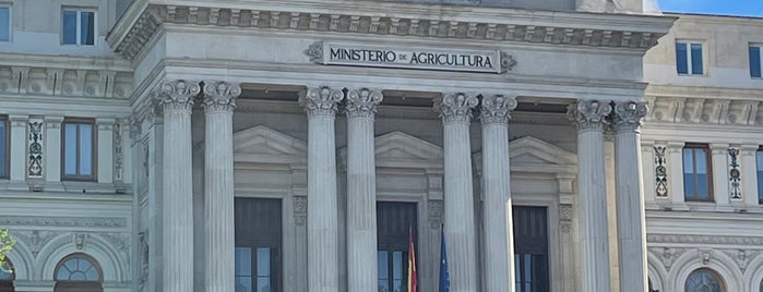 Ministerio de Agricultura, Alimentación y Medio Ambiente is one of Madrid - Qué ver.