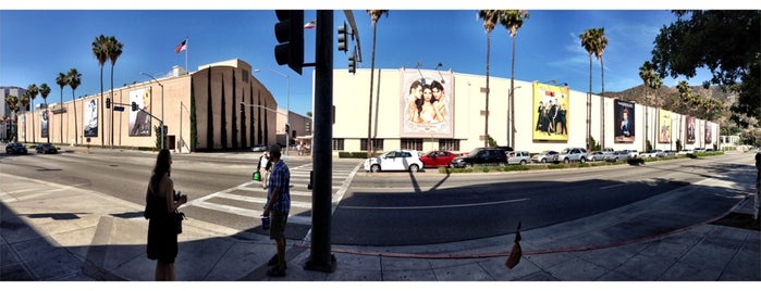 Warner Bros. Studio - Gate 2 is one of Tempat yang Disukai Andrew.