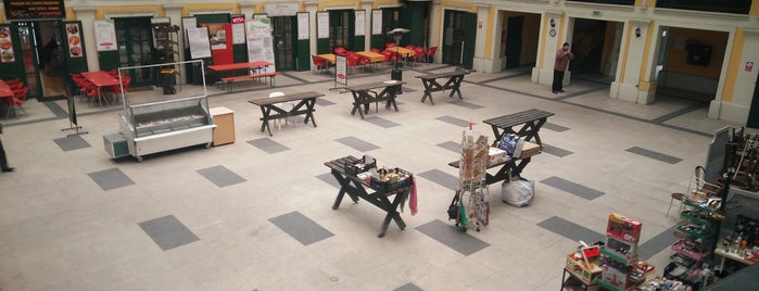 Kolosy téri piac is one of Recent Closures.