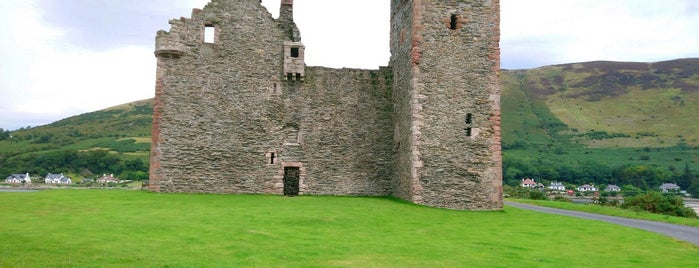 Lochranza Castle is one of Lugares favoritos de Glenda.