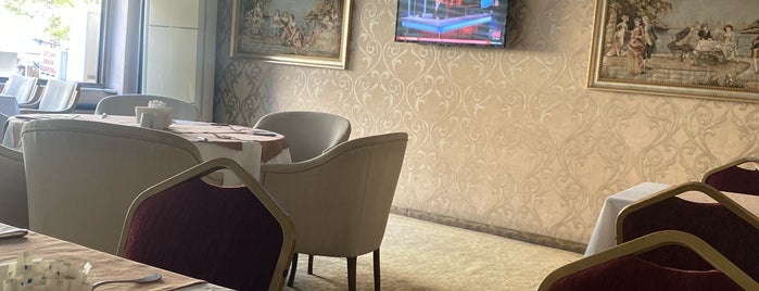Park Royal Luxury Hotel is one of Posti che sono piaciuti a Murat karacim.