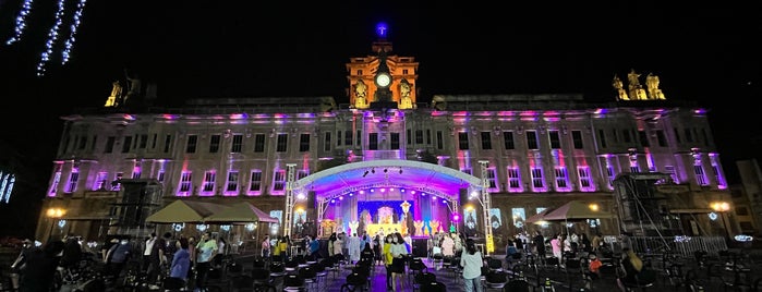 Plaza Mayor is one of The 15 Best Quiet Places in Manila.