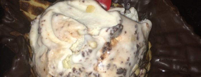Cold Stone Creamery is one of Emrecan B.さんのお気に入りスポット.