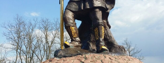 Памятник князю Малу is one of Lugares favoritos de Андрей.