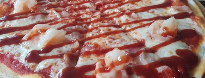 Rolling Stone Pizza is one of Dee 님이 저장한 장소.