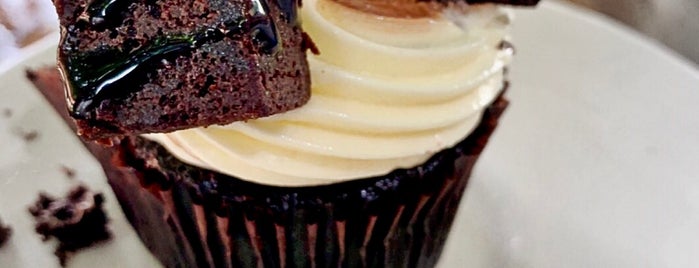 Cupcake Love is one of BKK_Bakery, Desserts.