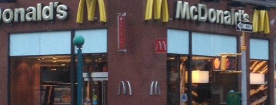 McDonald's is one of Elle : понравившиеся места.