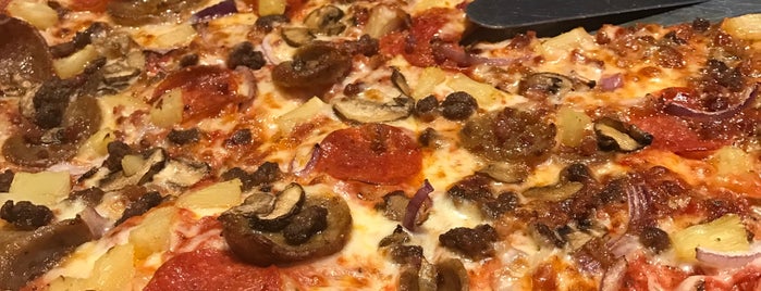 Capone's Pizza and Bar is one of For Getting your Grub on.