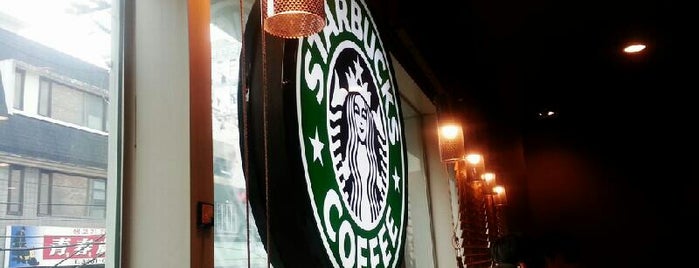 Starbucks is one of Locais curtidos por Thomas.